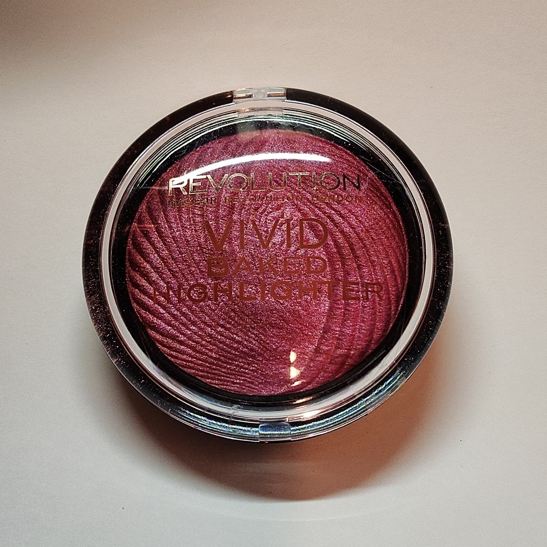 Makeup Revolution London Lot Concealer Eyeshadow Baked Highlighter Lipstick