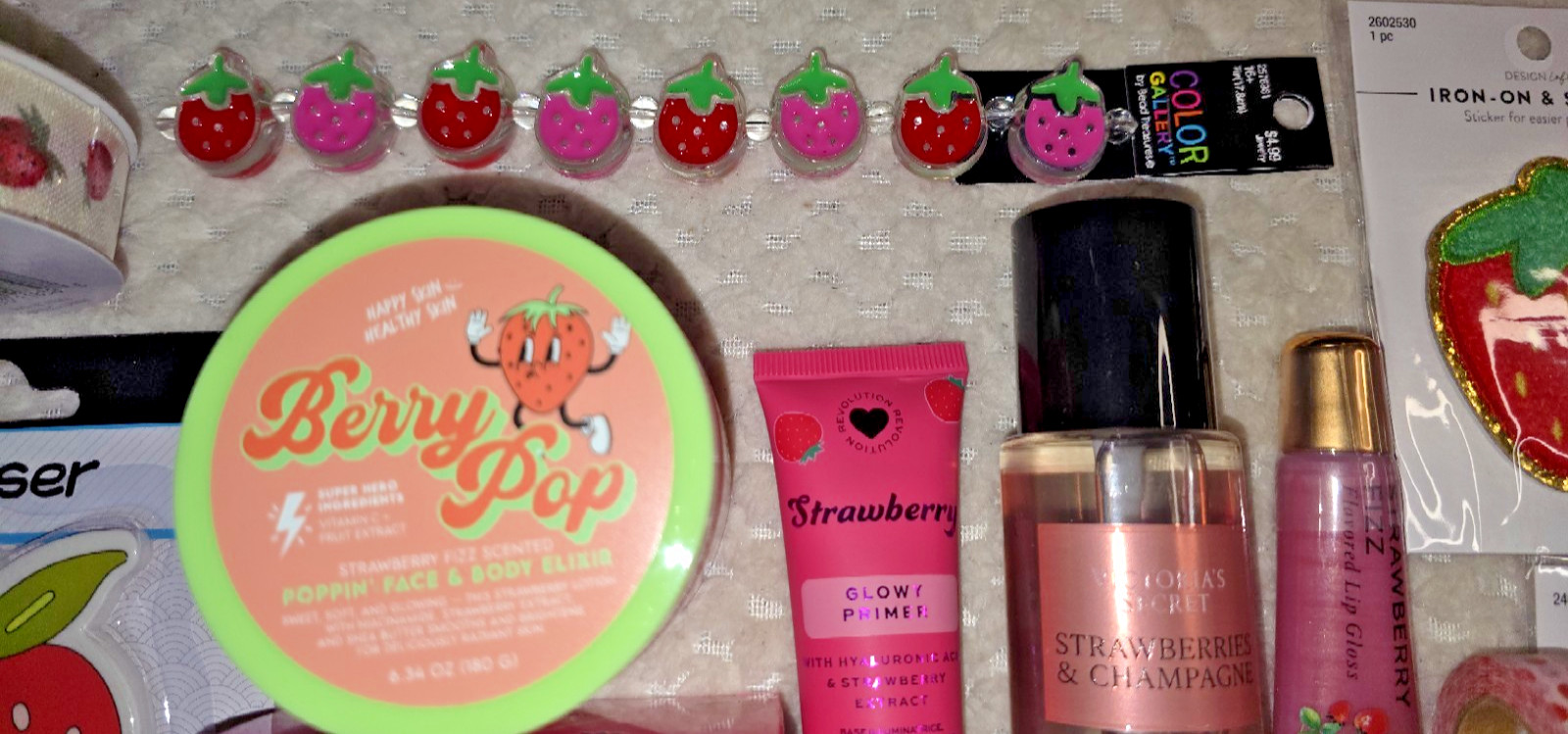 Strawberry Lovers 🍓 HUGE NEW GIFT LOT 30 Pcs Lip Gloss Balm Setting Powder