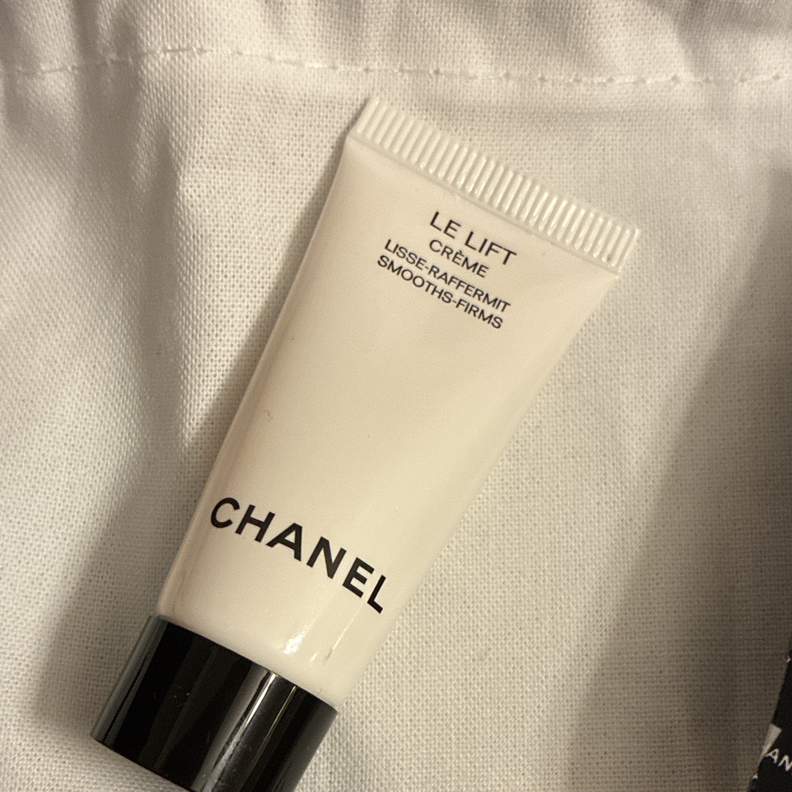 CHANEL N°5 EDP Spray Sample, Le Lift Cream, Le Volume de CHANEL Mascara + Pouch