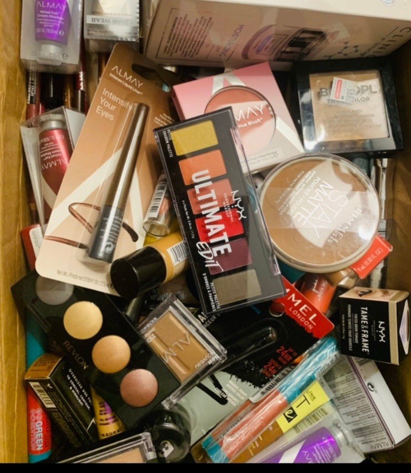 Wholesale Mix Lot Of 25 Pieces New Makeup 💄