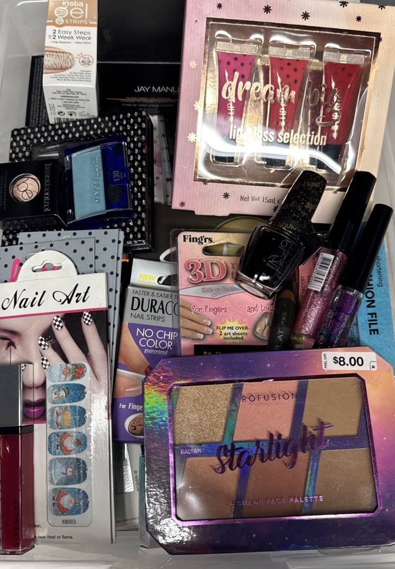 Lot Of 25 Discontinued Makeup Revlon, Maybelline, Mally, Loreal, Jay Manual Ect.