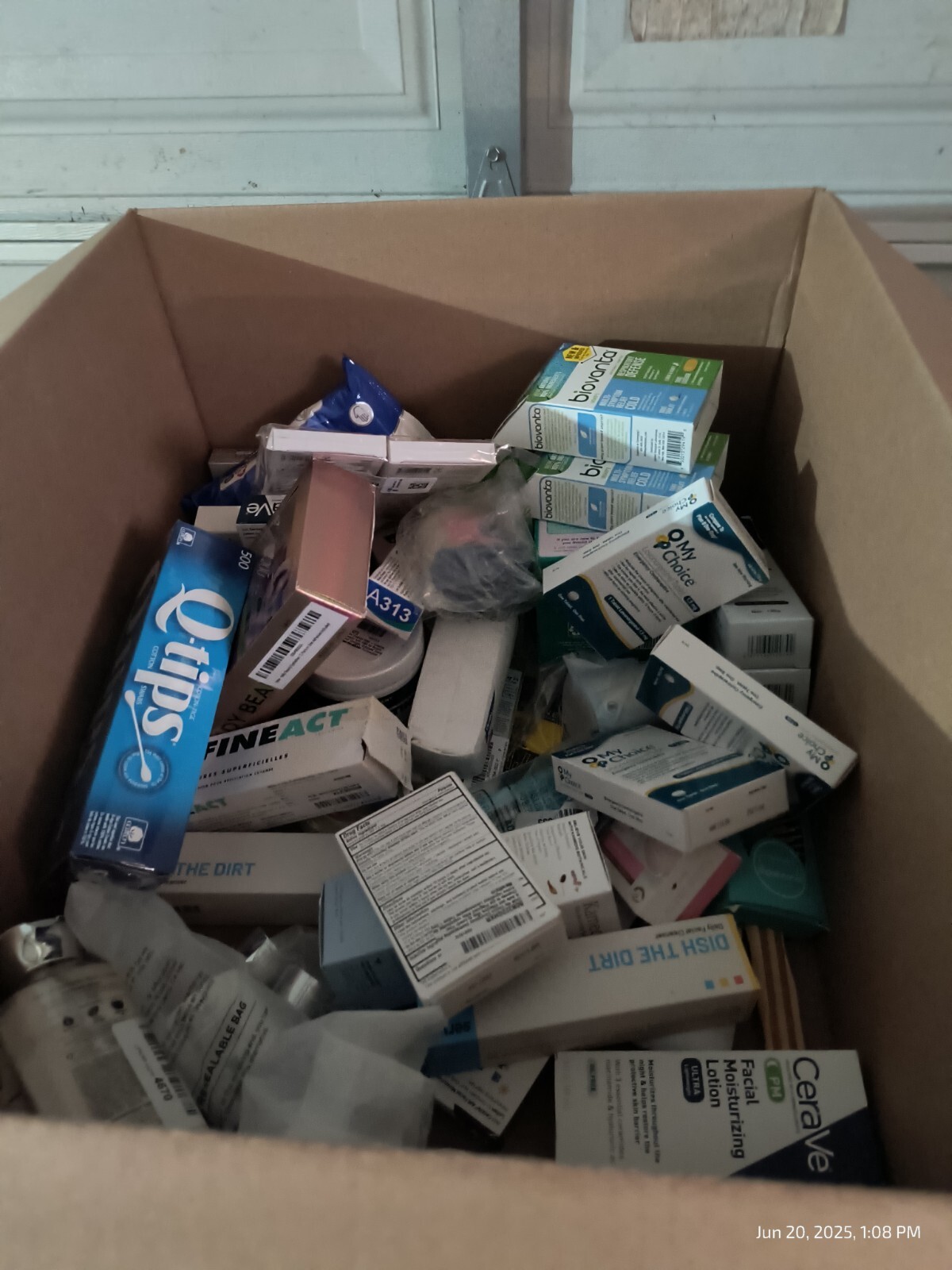 25+ Pieces Beauty Skincare Lot Various Brands Face Body Lip & More Variety Box