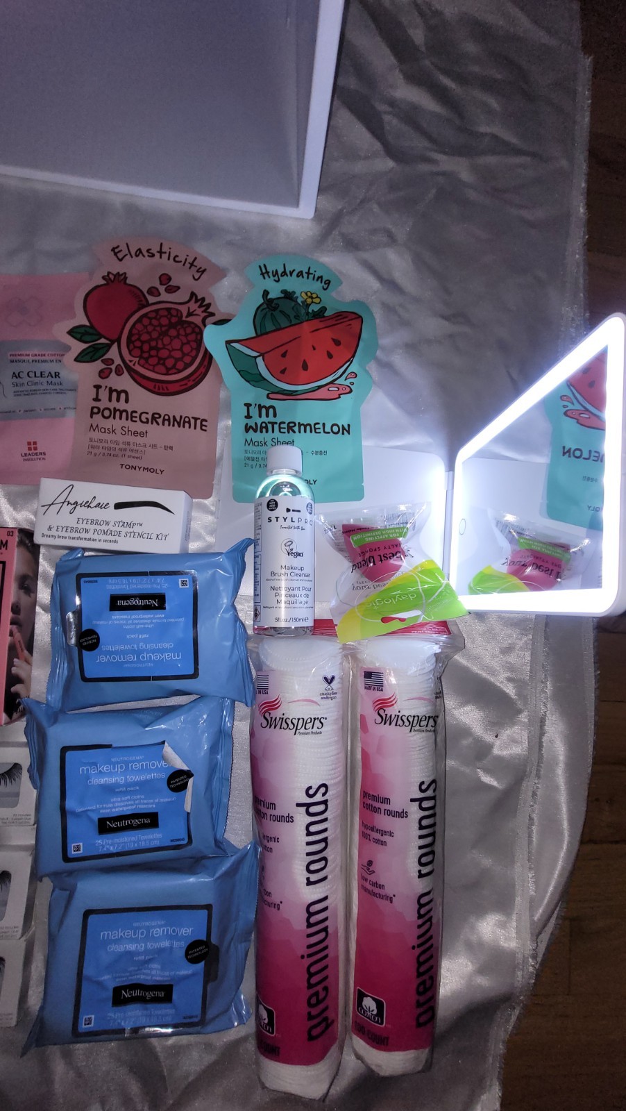 NEUTROGENA, MASKS, CABOODLE BOX &JASON WU, LIGHT MIRROR, GORGEOUS HAIR CLAWS ++