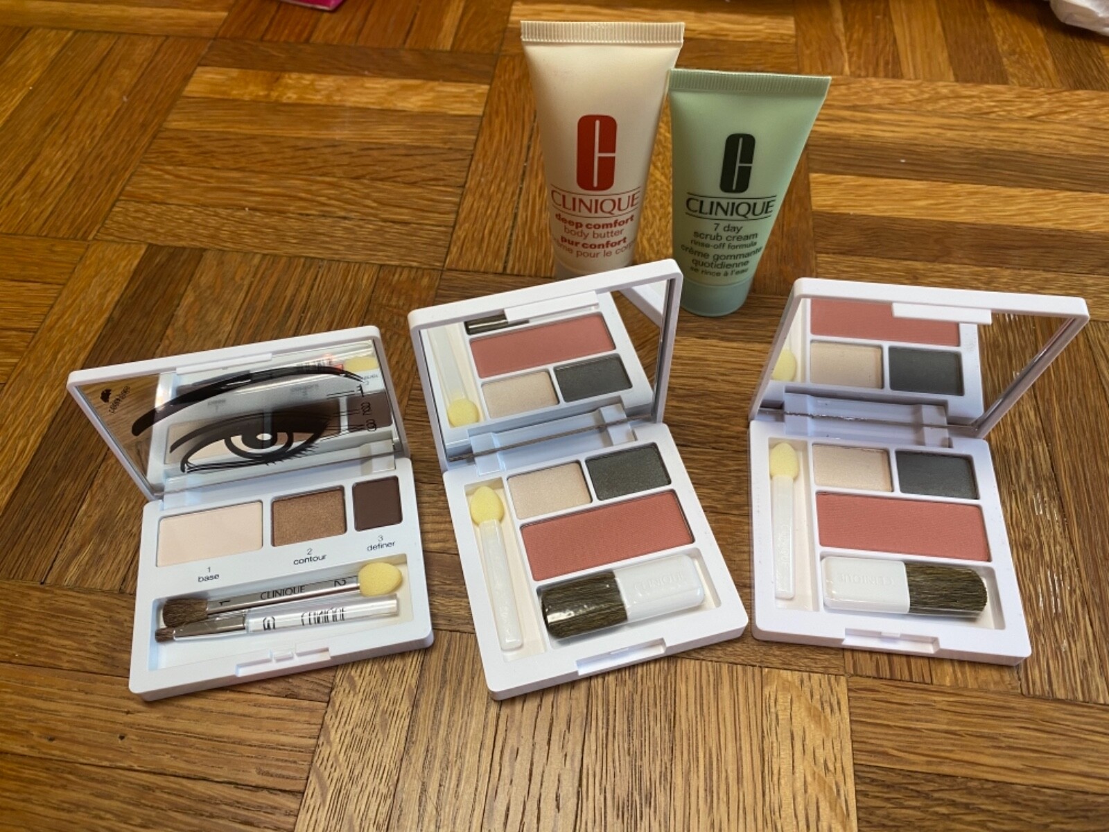 Clinique Lot of 5 Pieces Eyeshadows Blush Body Butter Scrub