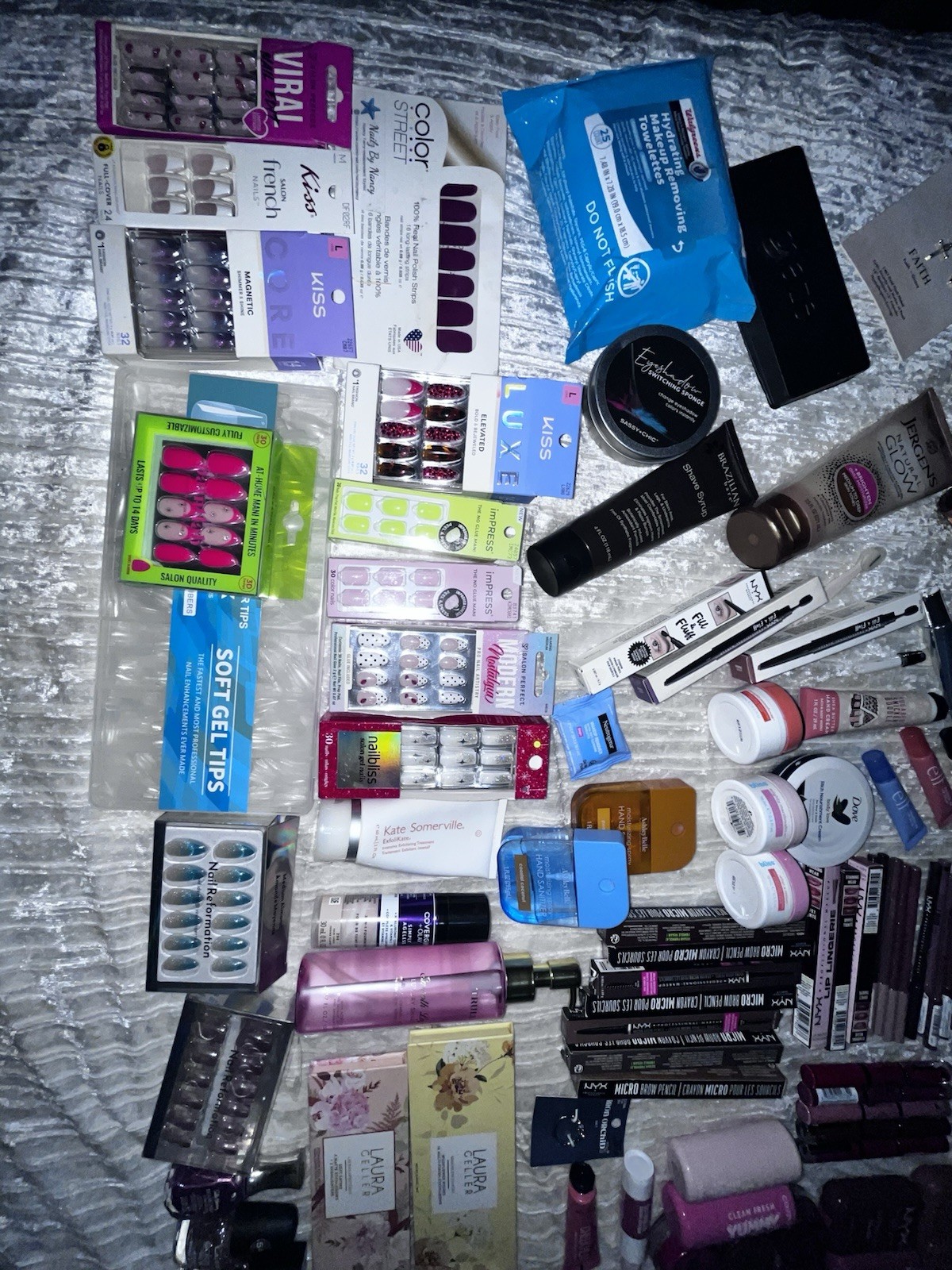 Beauty Mystery Box – 15 +5Makeup Items | Elizabeth Arden, Revlon, Almay & More