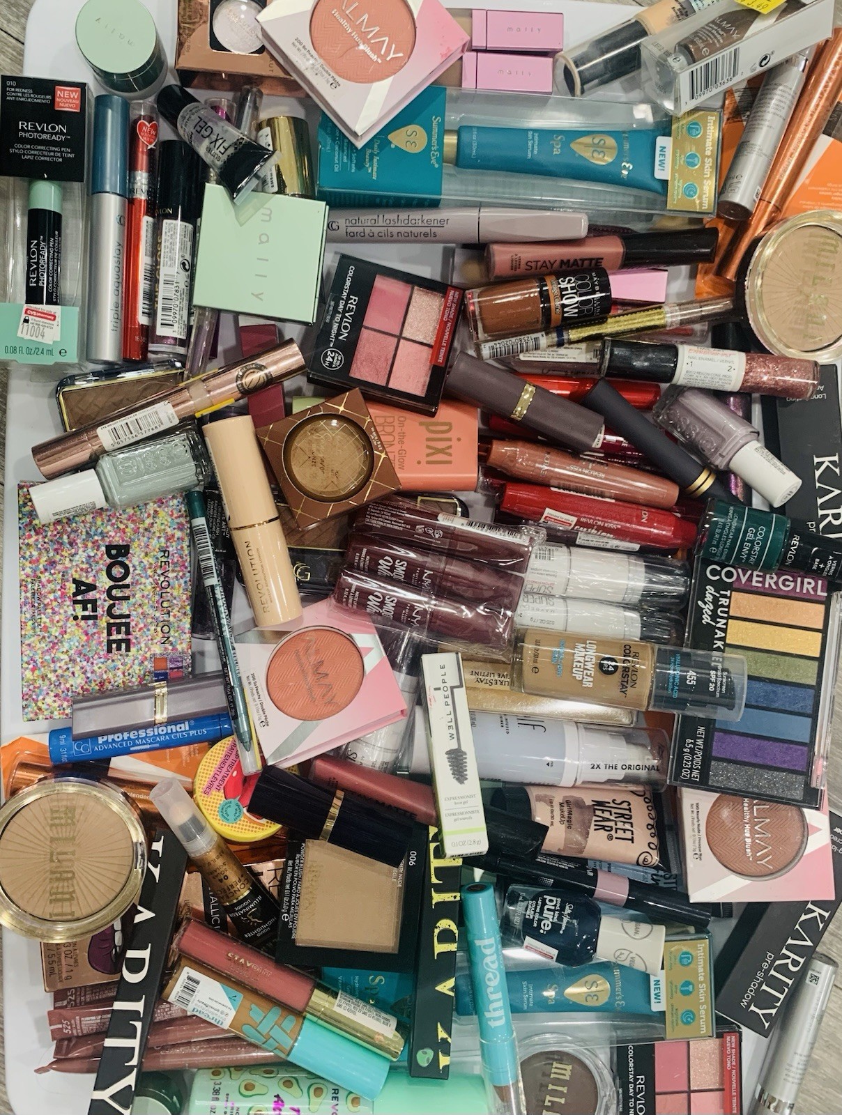 25 Piece Name Brand Mixed Makeup Wholesale CoverGirl, Maybelline, L’Oreal, Etc