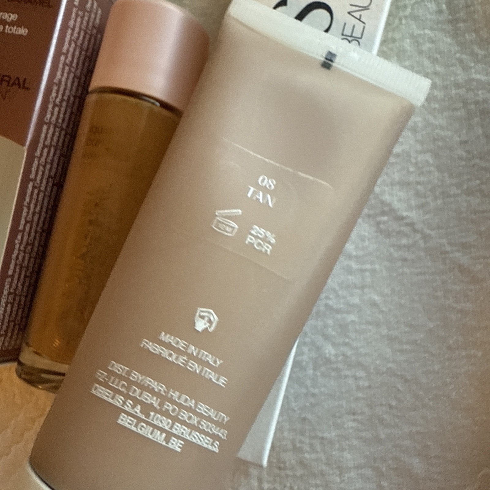 4 Pieces Lot HudaBeauty Skin Tint Bareminerals Foundation, Mineral Fusion