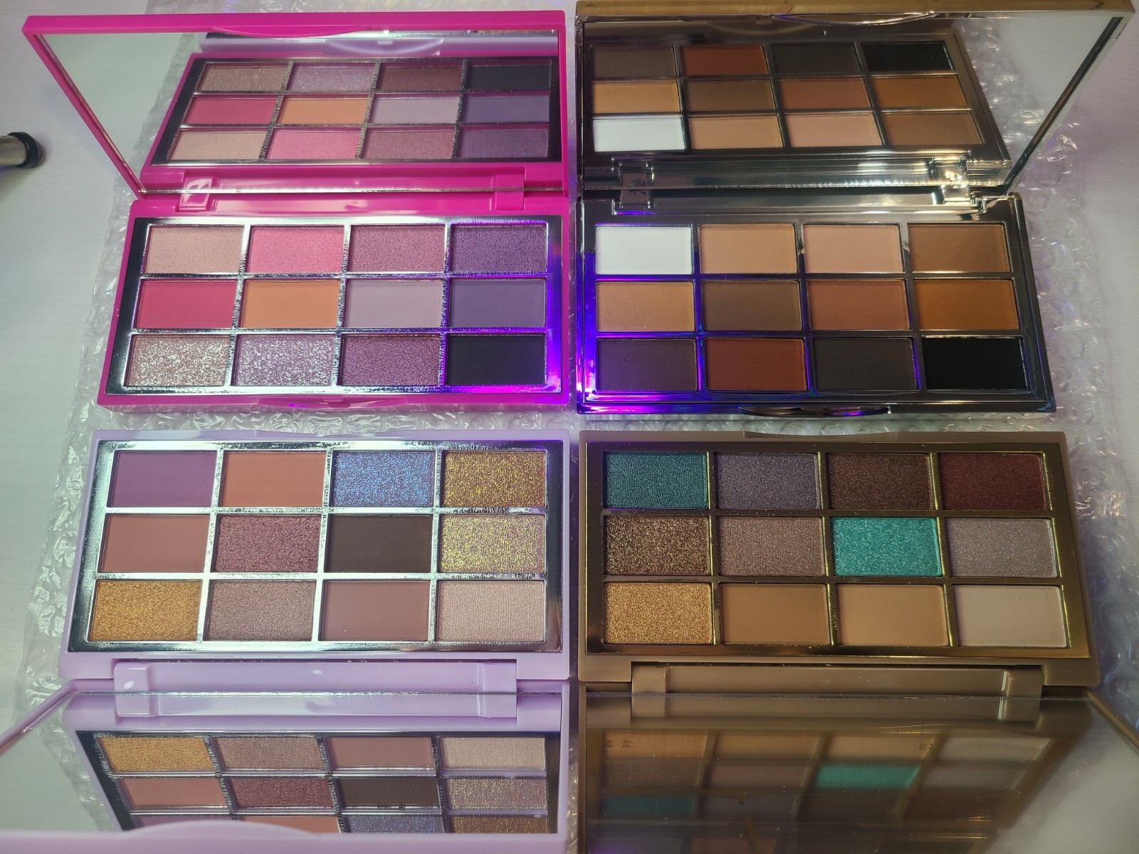 Wholesale MAKEUP Lot Eyeshadow Bundle Lot of 4 PCS