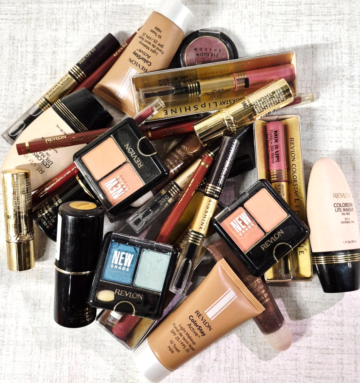 20pc Mixed REVLON MAKEUP LOT Lips Eyes Face + Makeup Bag BRAND NEW!!!