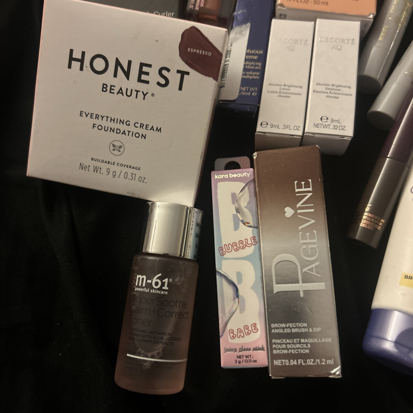 44 pcs Mixed Makeup Bundle, Lancôme, Belle, Honest, Estee , La Roche, L’Oréal ..