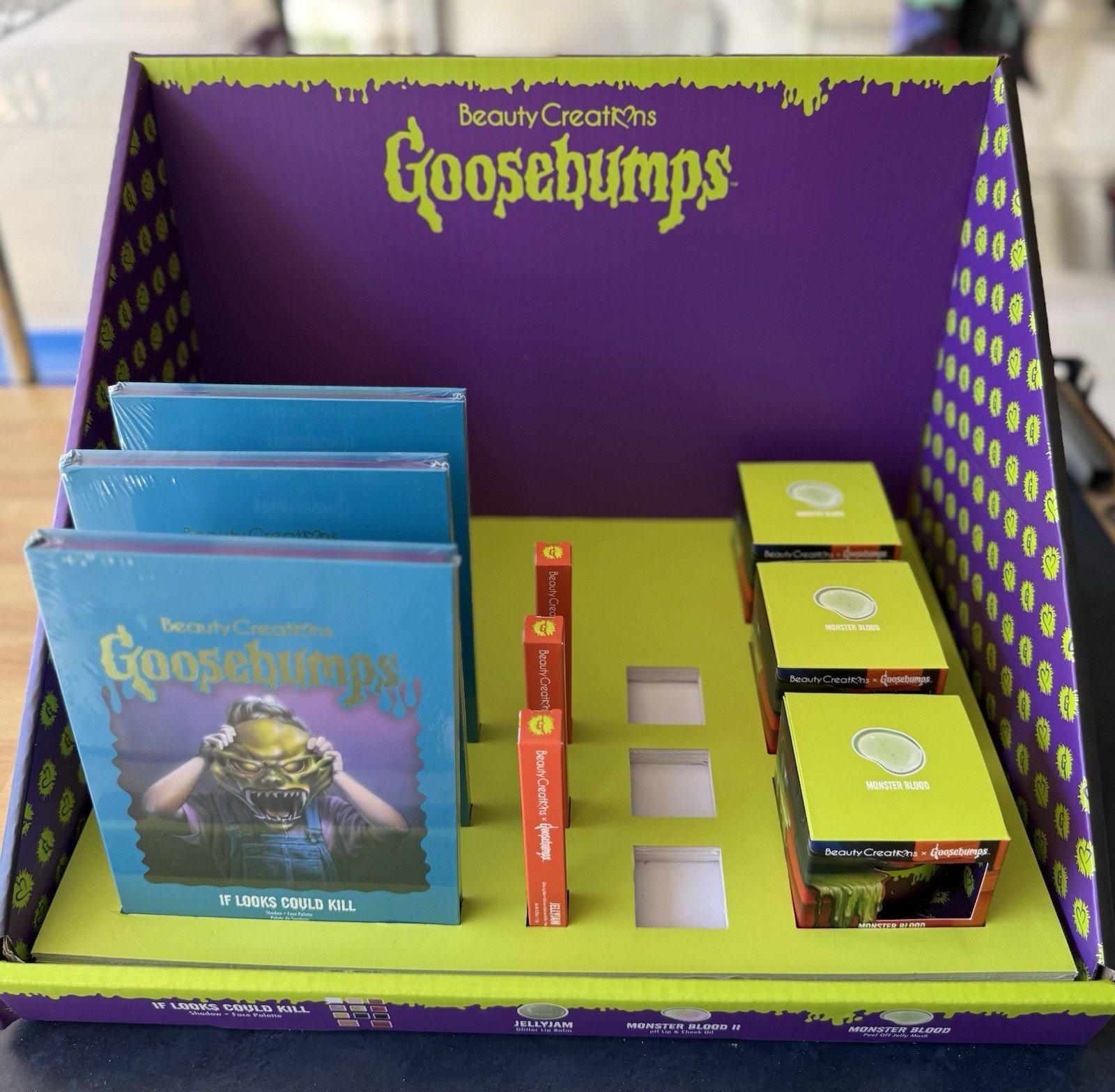 Beauty Creations – Goosebumps Shelf Display With Makeup
