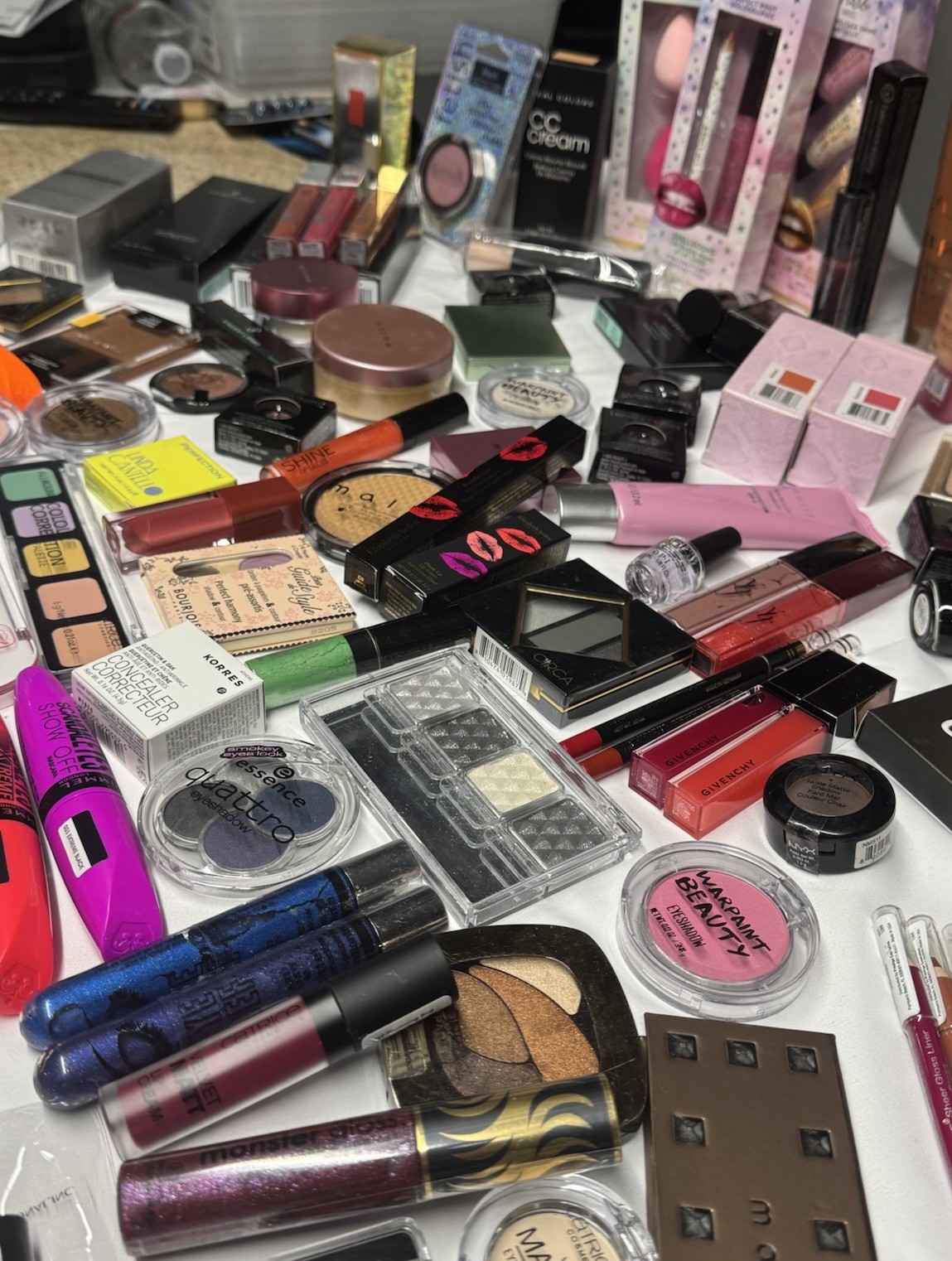 Lot Of 25 Discontinued Makeup Revlon, Maybelline, Mally, Loreal, Jay Manual Ect.