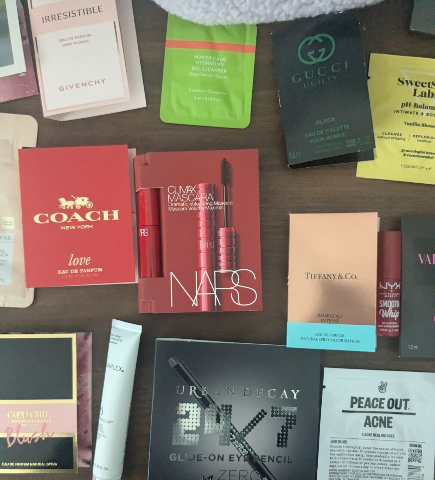 25-PIECE MAKEUP, PERFUM, AND SKINCARE ASSORTMENT WITH CUTE BAG