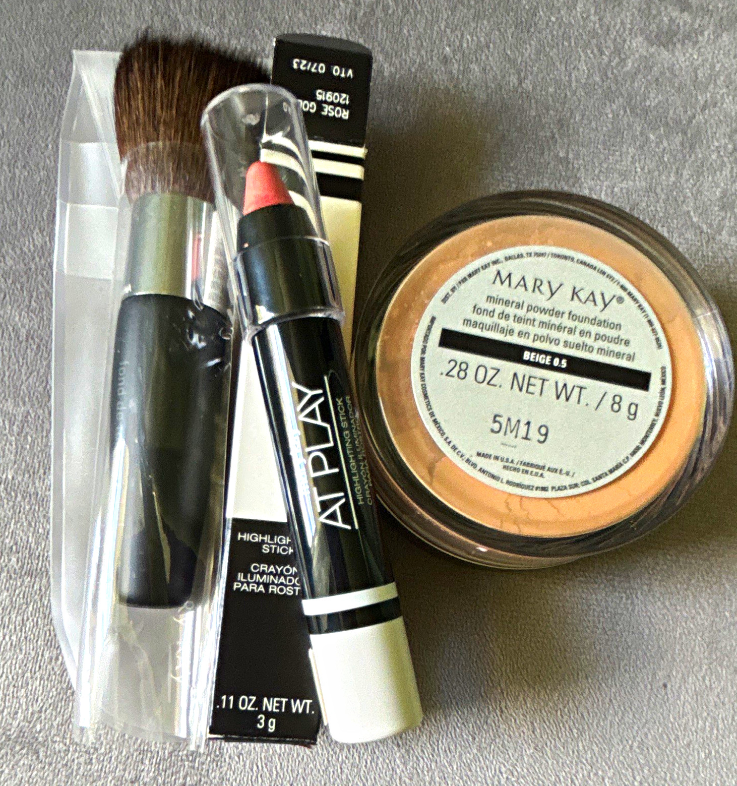 Mary Kay Mineral Powder Foundation Beige 0 + At Play Highlighting Stick + Brush