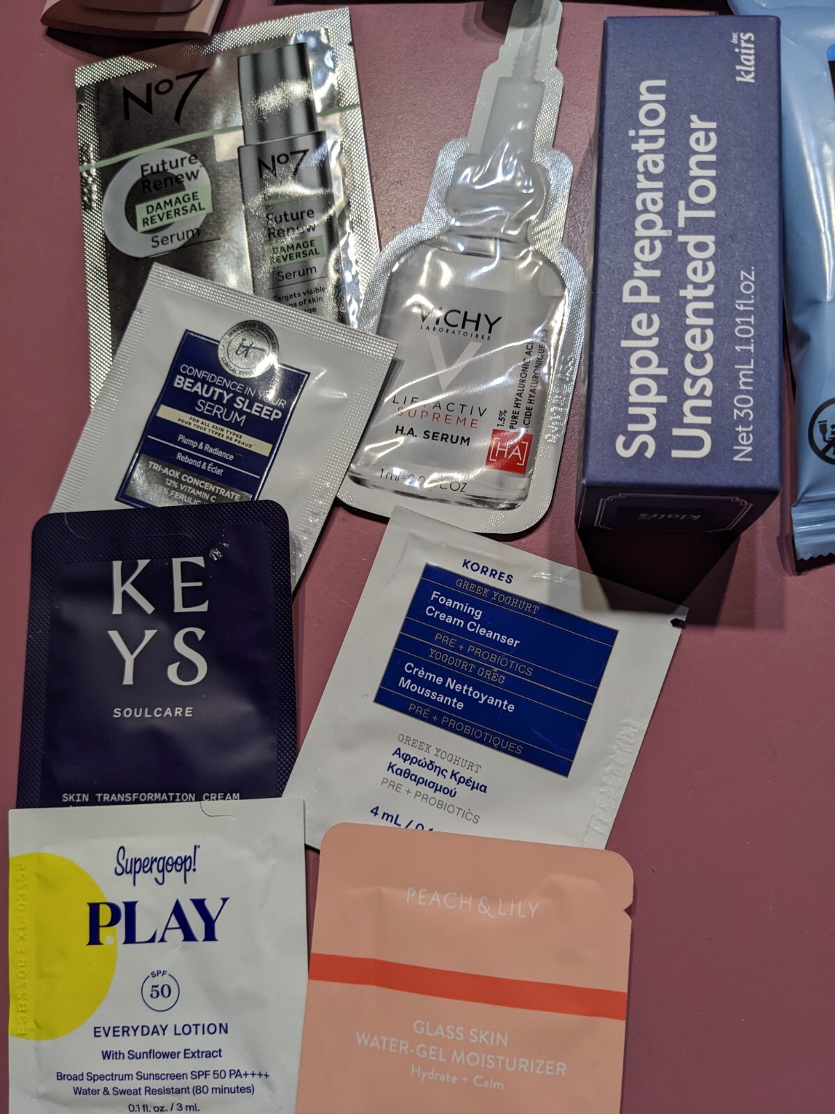 30 Piece Gift Bag Mixed Lot (7) Fragrance, Face Serums, Moisturizer, Exuviance