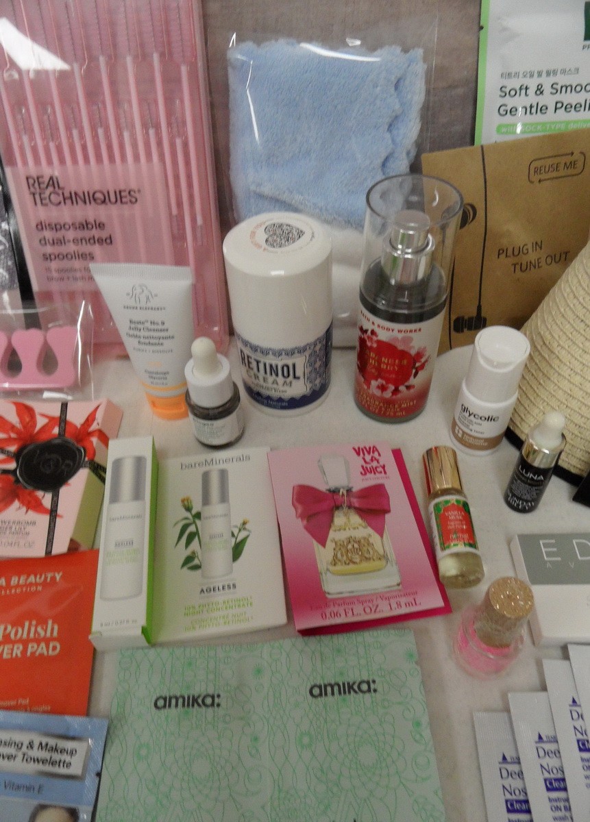 75+ PCS MAKEUP SKINCARE HAIR BEAUTY PERFUME DELUXE LUXURY FULL SAMPLE TRAVEL LOT