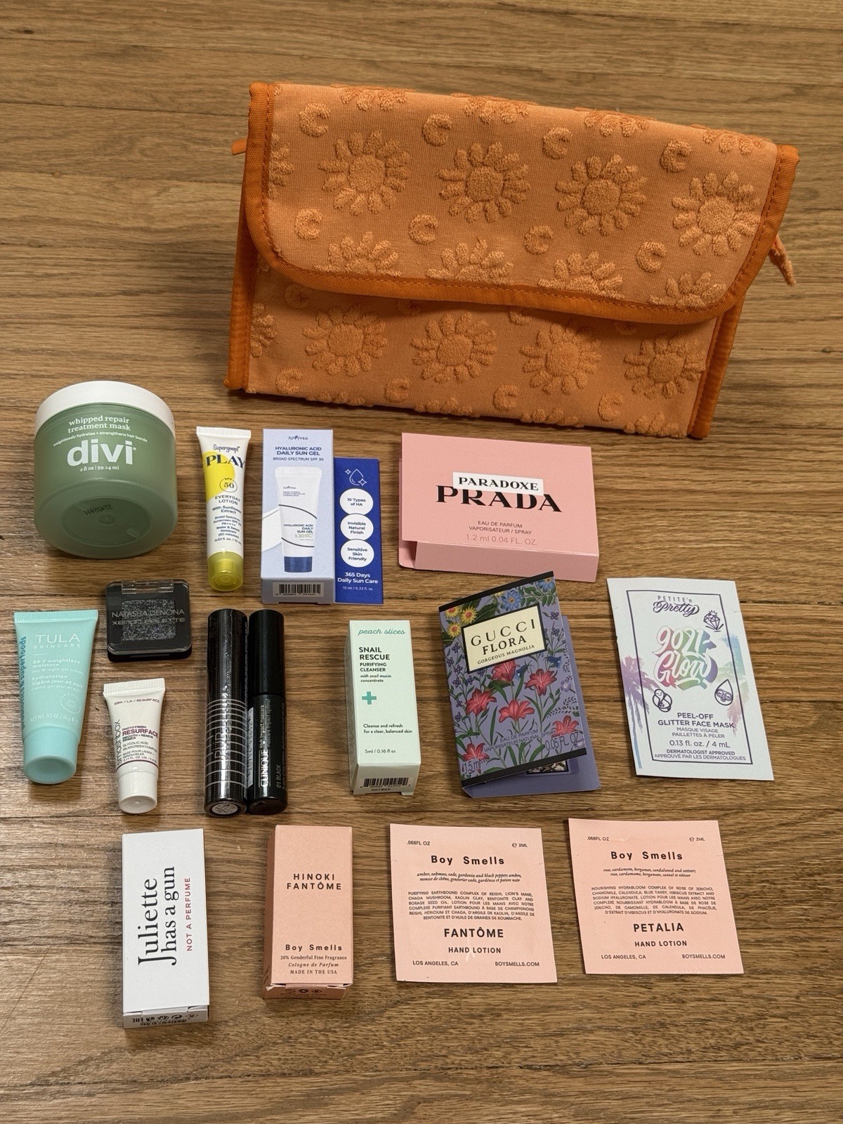 17 Piece Deluxe Travel Sample Lot Perfume Makeup Bag Clinique Prada Smashbox