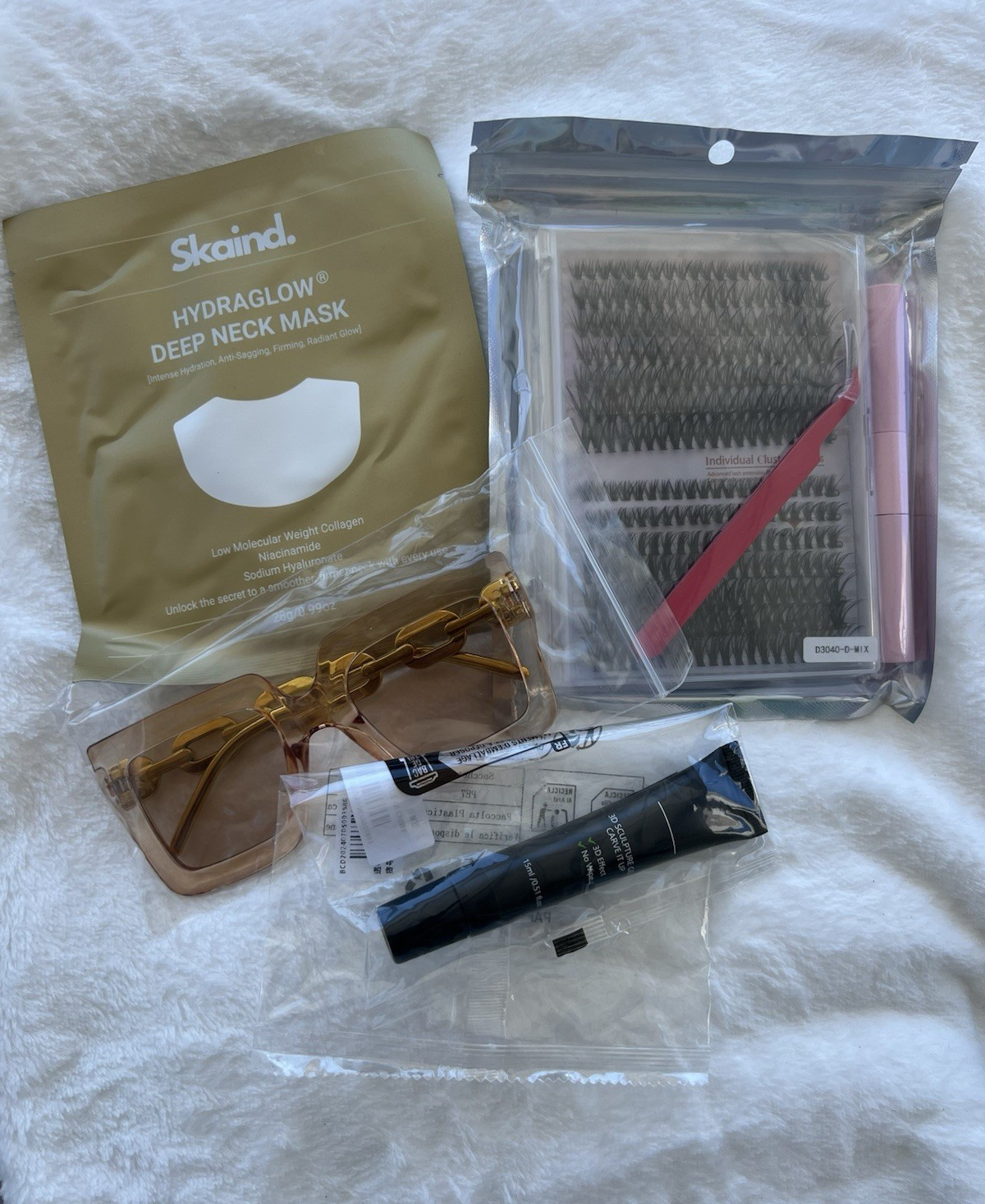 Skaind Hydraglow Deep Neck Mask Mixed Lot: False Eyelashes, Sunglasses