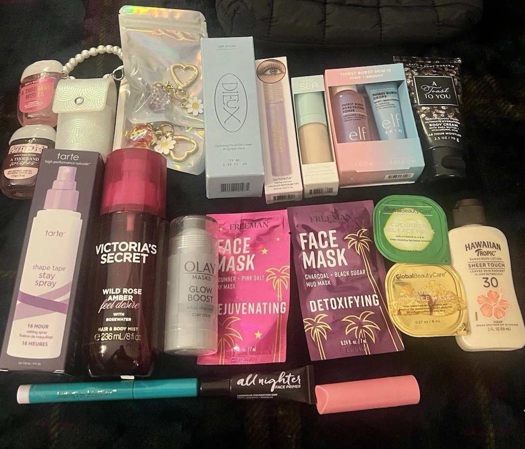 22 Piece Beauty Skincare Accessory Bundle #2 W/ 7 Full Size Products + Bag