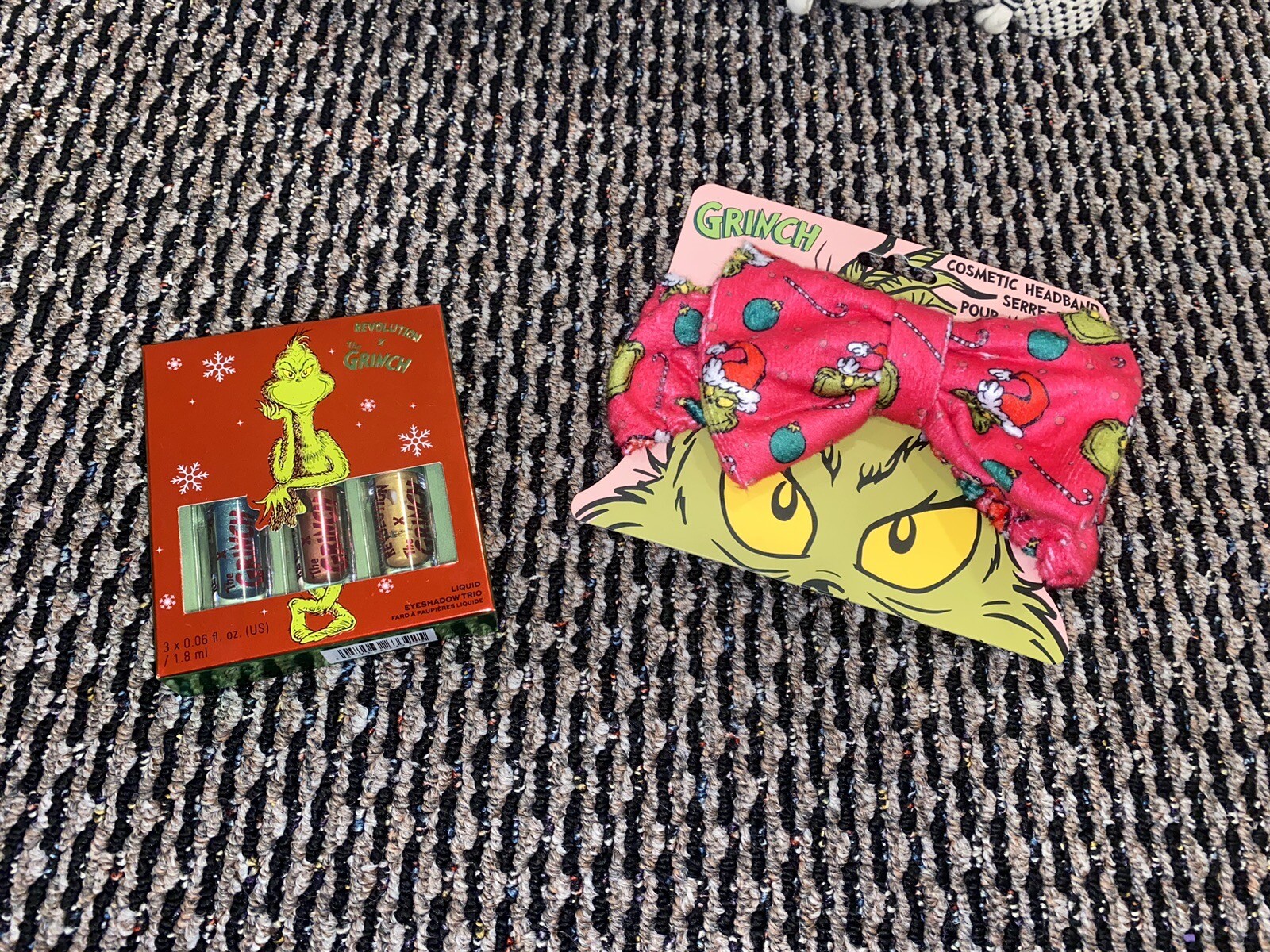 NEW / SEALED! The Grinch x Makeup Revolution Trio Eye & Headband Holiday Set 2