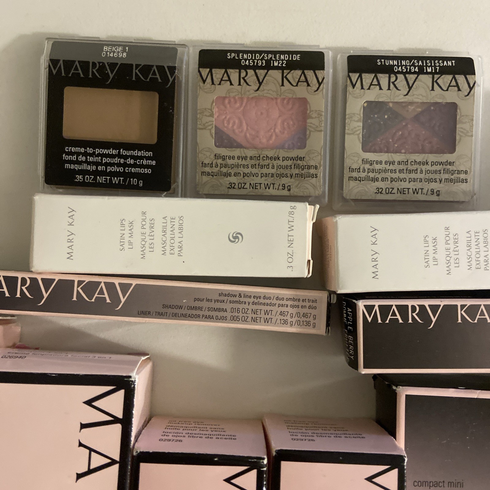 Mary Kay Lot Of 15 piece Makeup Please Look Carefully For The Pictures