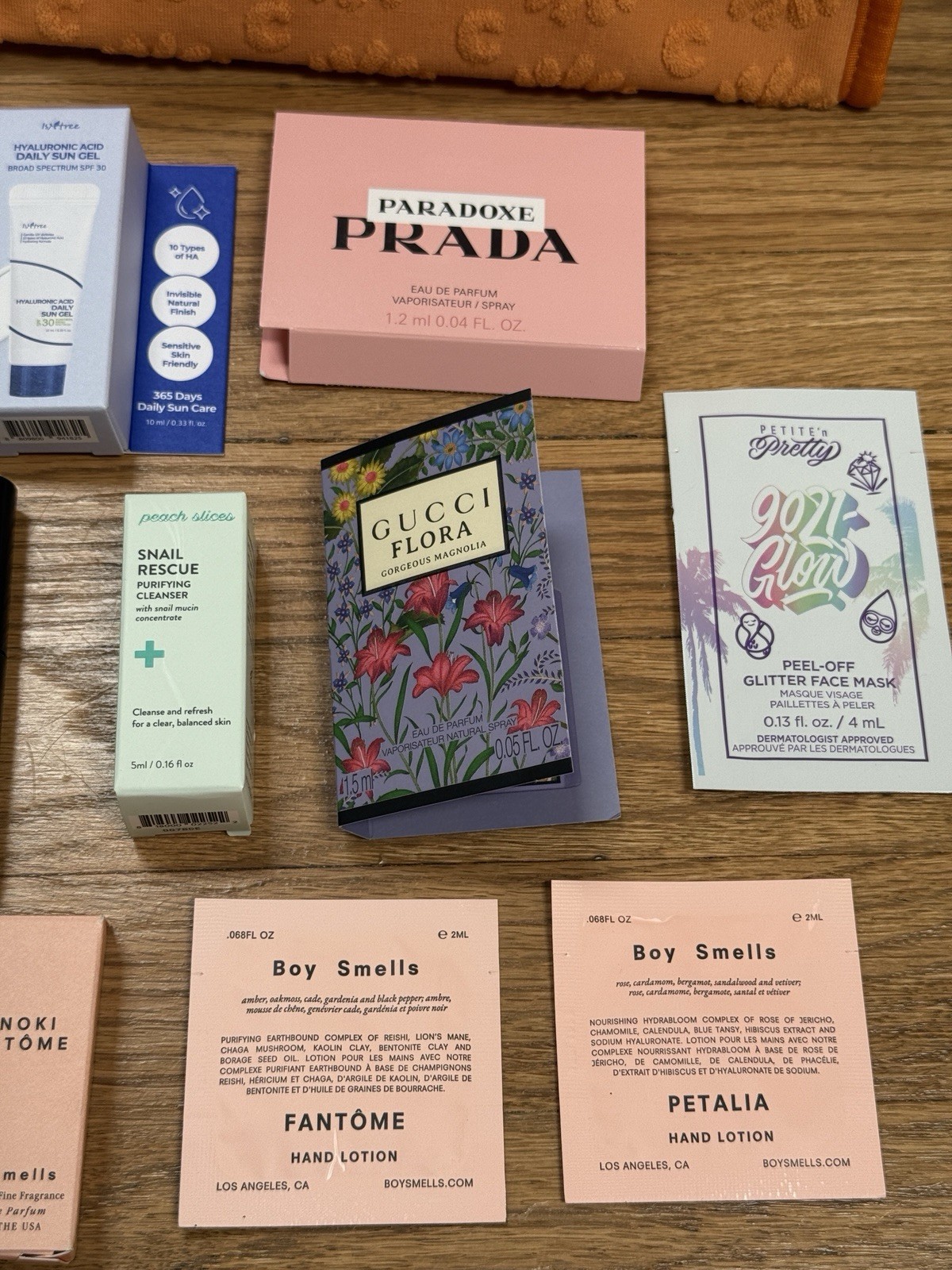 17 Piece Deluxe Travel Sample Lot Perfume Makeup Bag Clinique Prada Smashbox