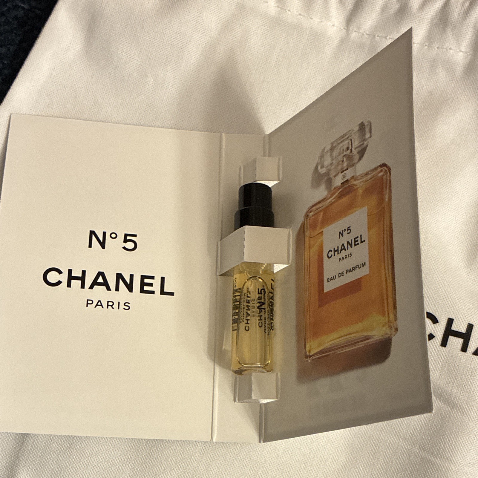CHANEL N°5 EDP Spray Sample, Le Lift Cream, Le Volume de CHANEL Mascara + Pouch