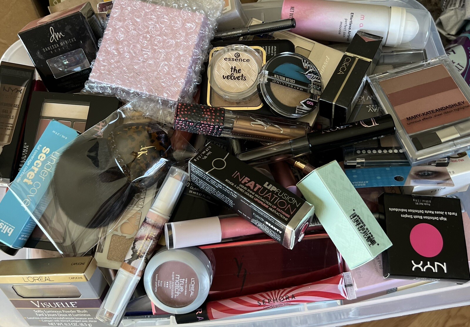 100 pcs Wholesale Mixed Makeup Lot Maybelline Revlon, mally, Nyx, Loreal etc…