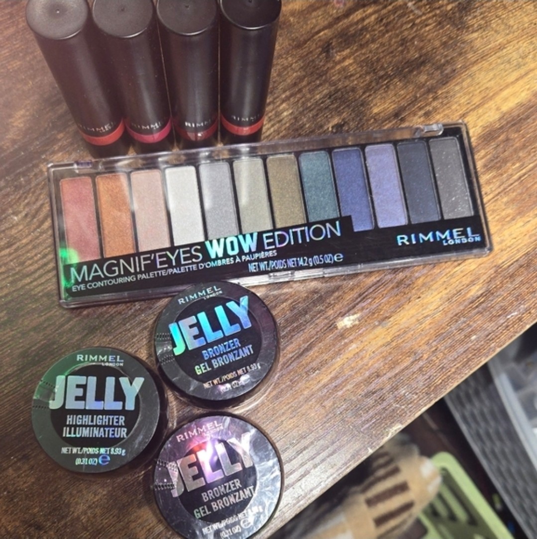 rimmel makeup lot 4 Lipsticks 1 eyeshadow Pallet 3 Highlighters