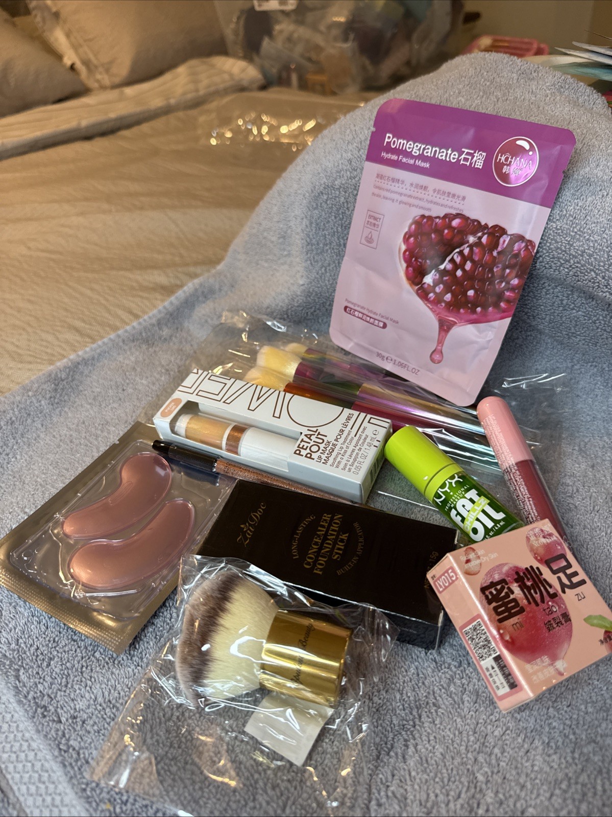 Mixed Makeup Beauty Bundle 10 Pieces, Assorted