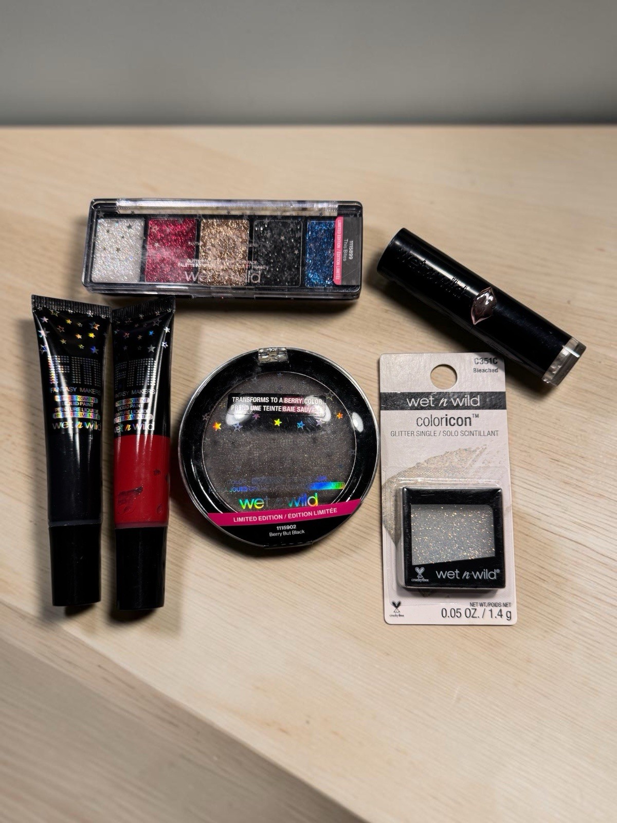 Wet n Wild 4 piece Fantasy Makers Includes Coloricon Glitter + Megalast Lipstick