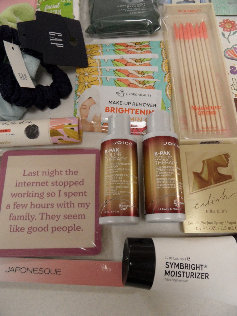 75+ PCS MAKEUP SKINCARE HAIR BEAUTY PERFUME DELUXE LUXURY FULL SAMPLE TRAVEL LOT