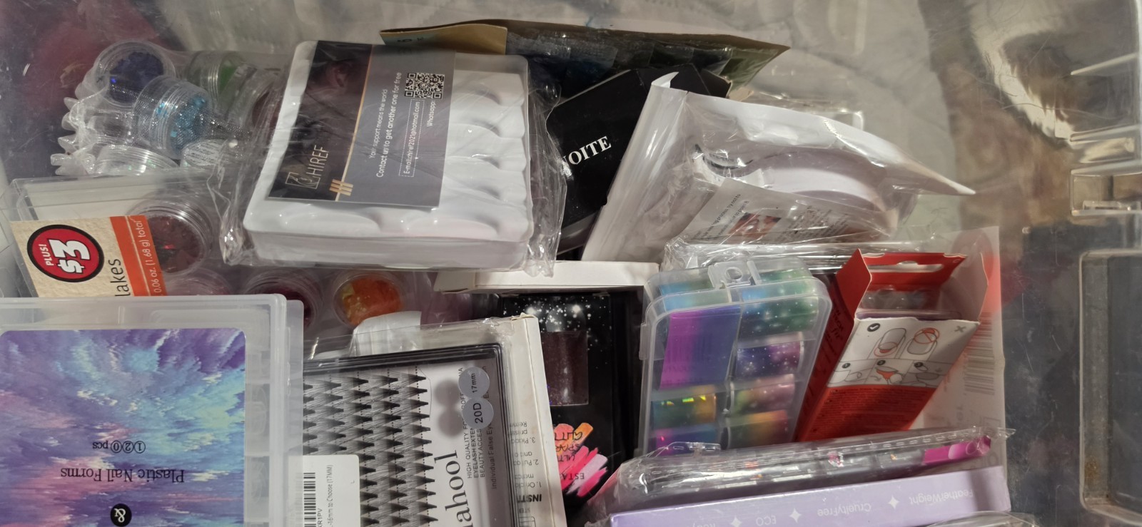 BEAUTY LASH AND NAIL MYSTERY BOX