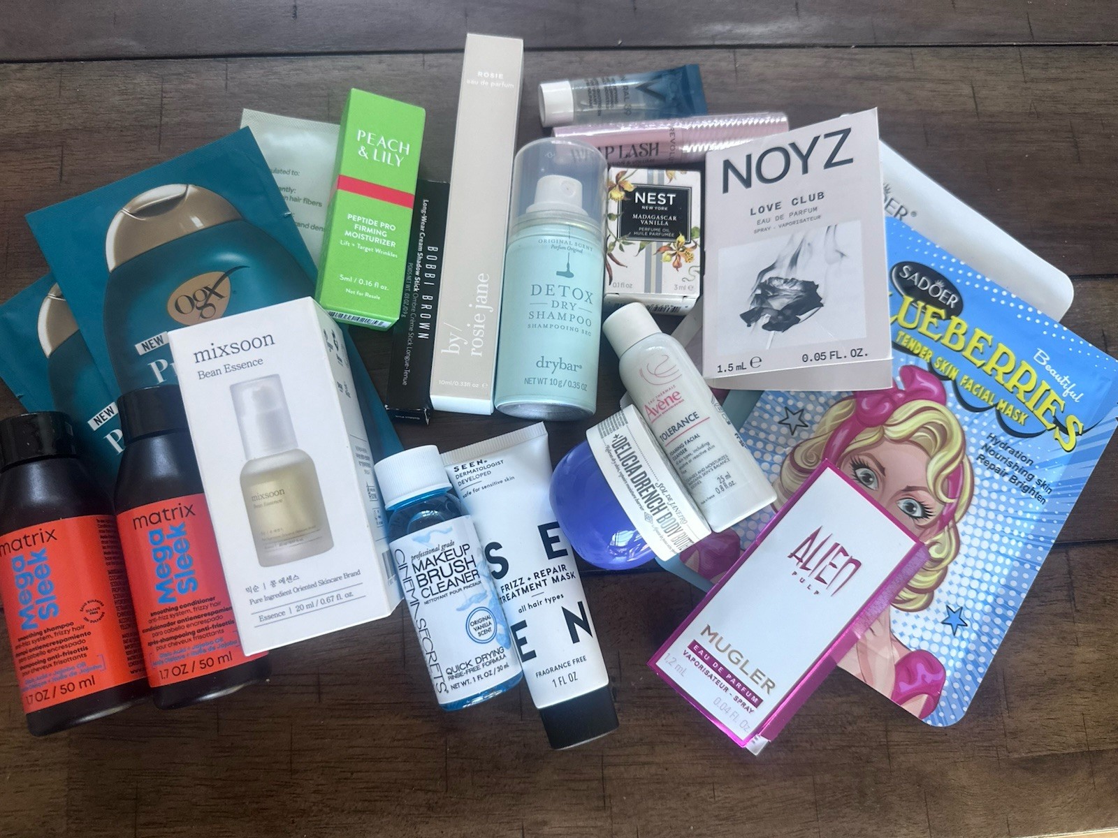 Bundle Of High End Deluxe Sample Mixsoon Drybar Bobbi Brown Rosie Jane Peach Lil