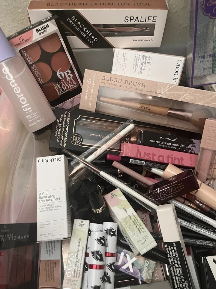 50 Pc Mixed Makeup Lot Full‑Size Eyeshadow Palettes Hair Skin Makeup Lip Blush