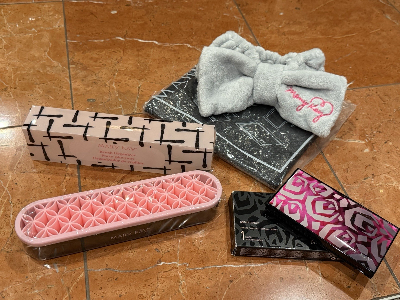 MARY KAY BRUSH ORGANIZER PERFECT PALETTE TRAVEL MIRROR BIG BOW HEADBAND NEW LOT
