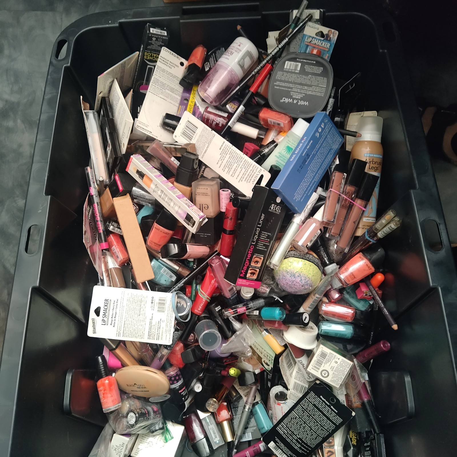 lot 200 pieces mixed all brand Assorted Rimmel wnw, Covergirl maibyline loreal