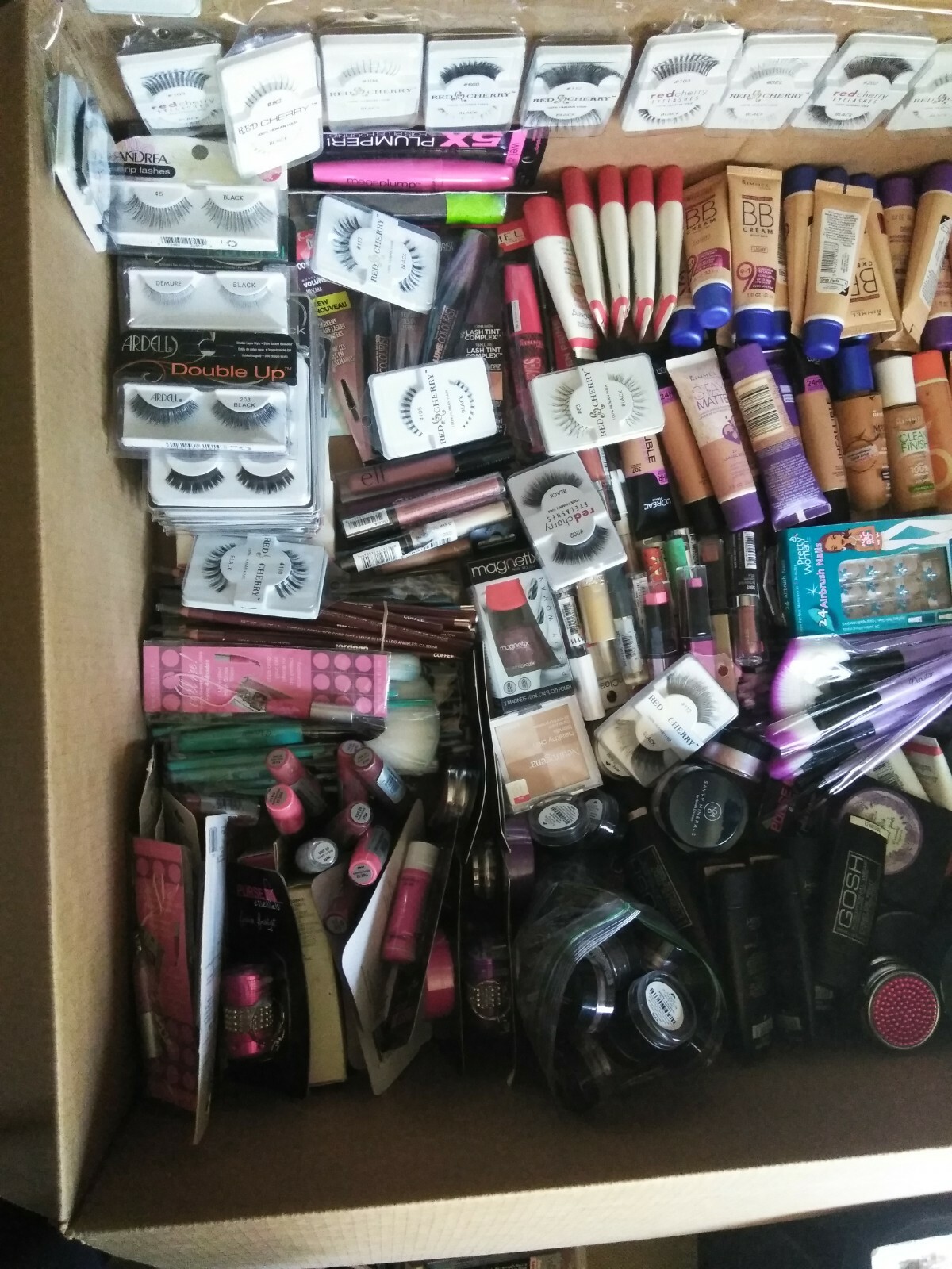 Lot Of 30 Cosmetics Diferents Brands wet n wild Revlon, maybelline covergirl
