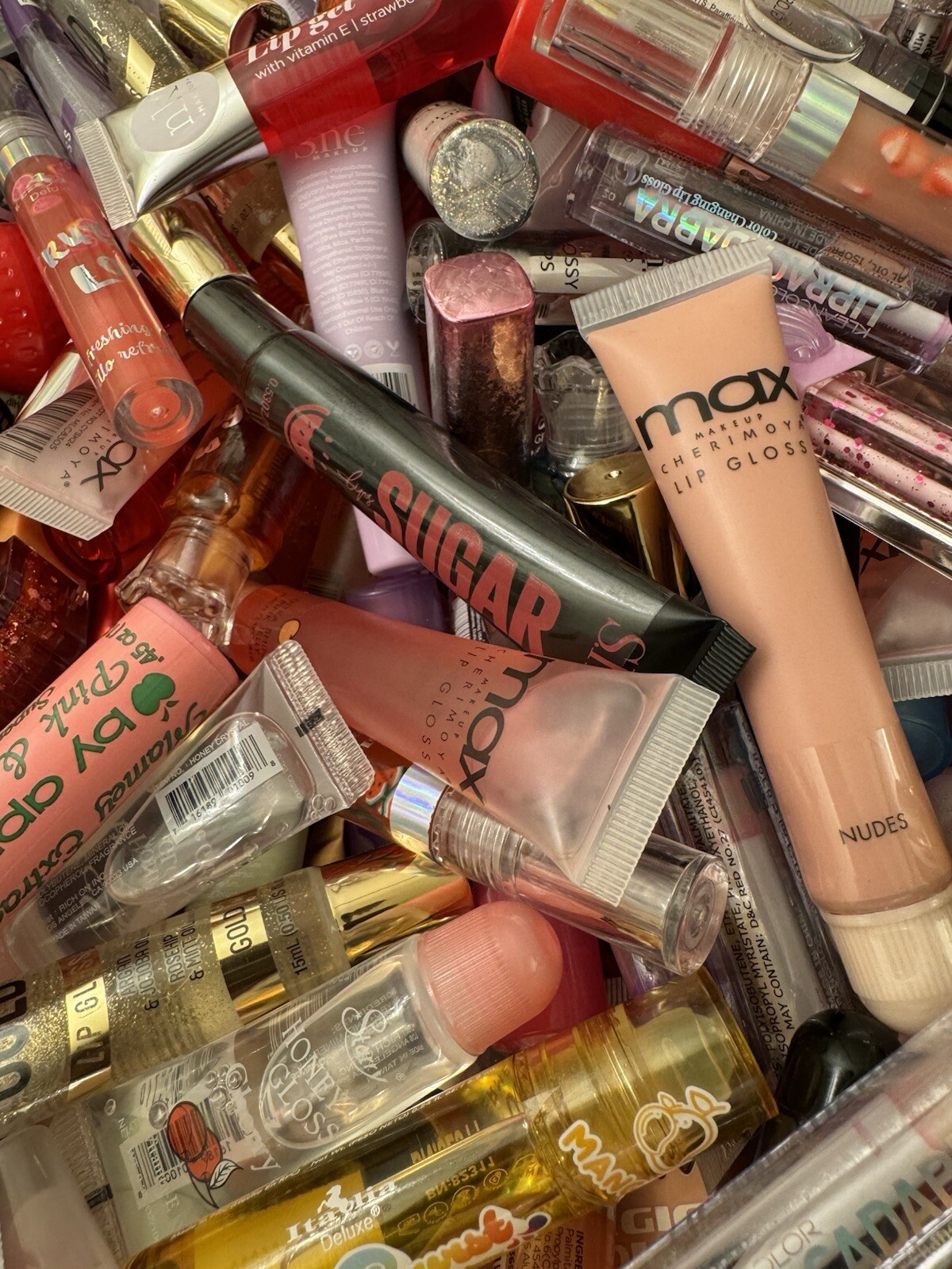 Mystery Lip Gloss Scoop, Mix Of 25 New Lipglosses w/Makeup Bag, Lip Care