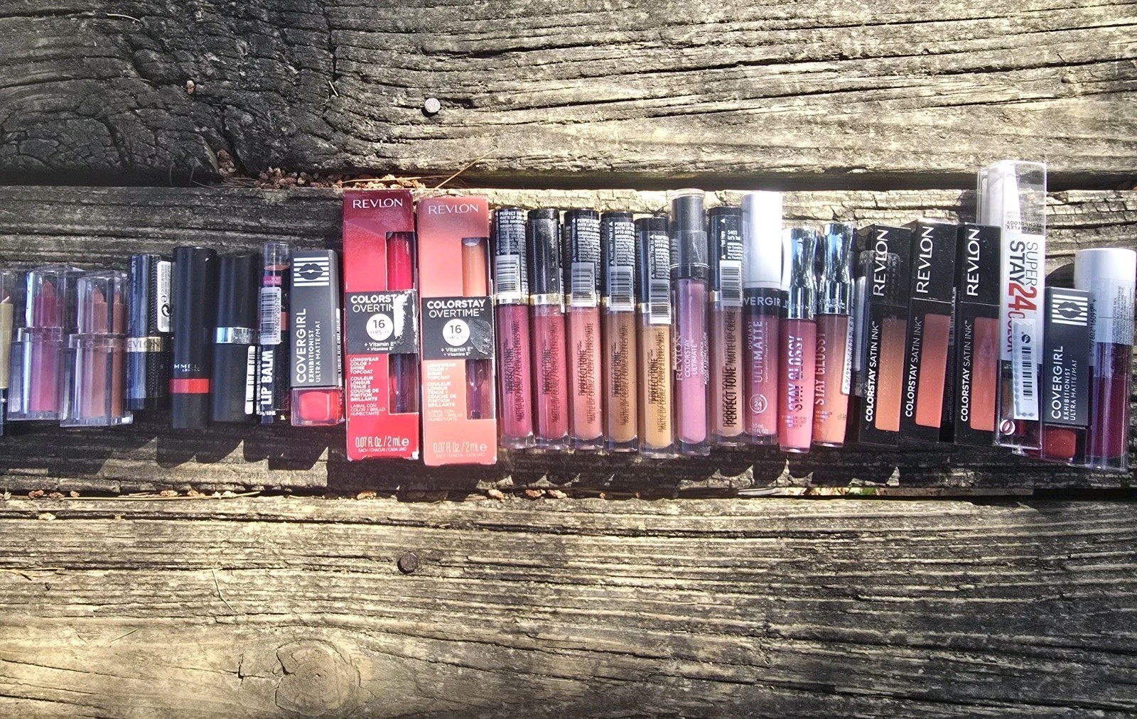 LOT 26 NEW LIPSTICKS LIP GLOSS STAIN BALM REVLON COVERGIRL RIMMEL