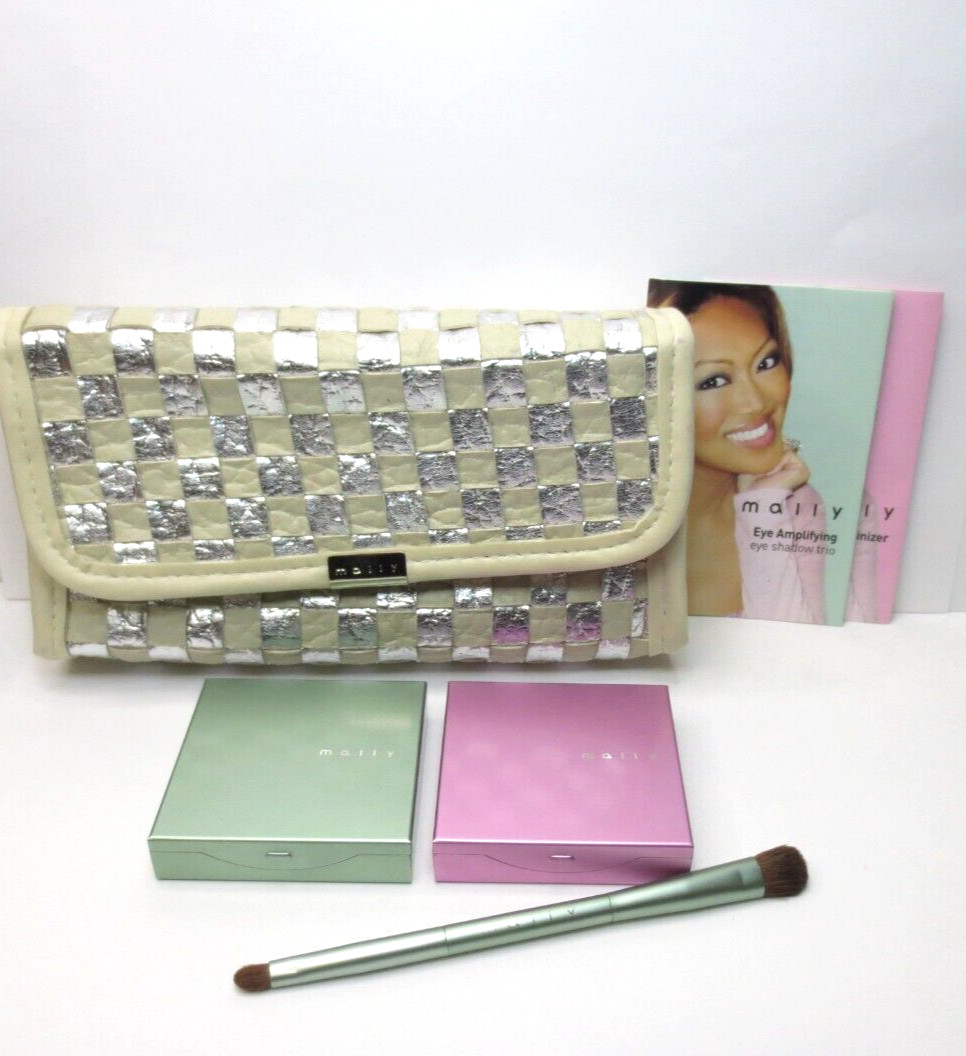 MALLY MAKEUP TRAVEL BAG- W/ EYESHADOW TRIO, LUMINIZER & DOUBLE SIDED BRUSH