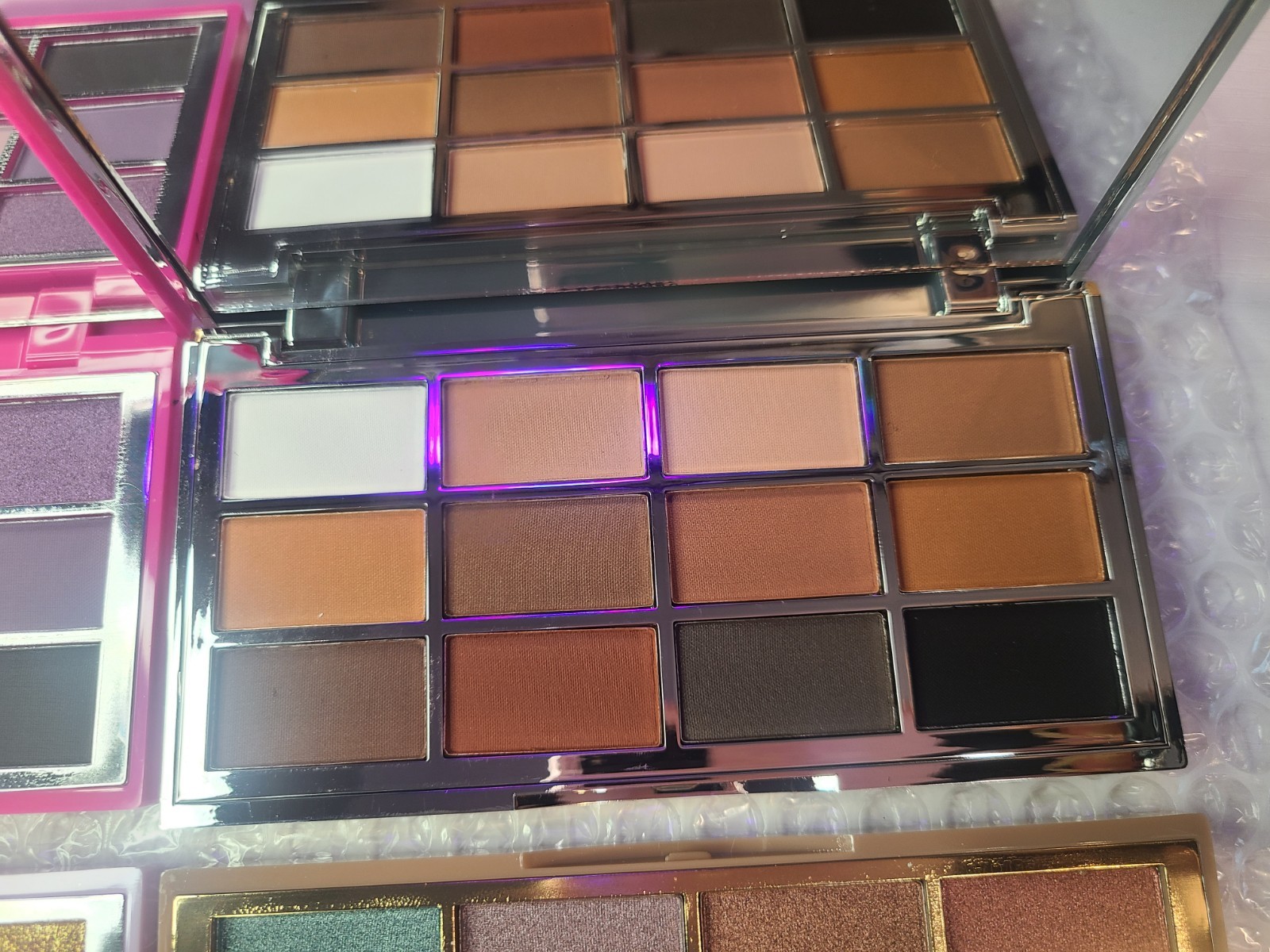 Wholesale MAKEUP Lot Eyeshadow Bundle Lot of 4 PCS