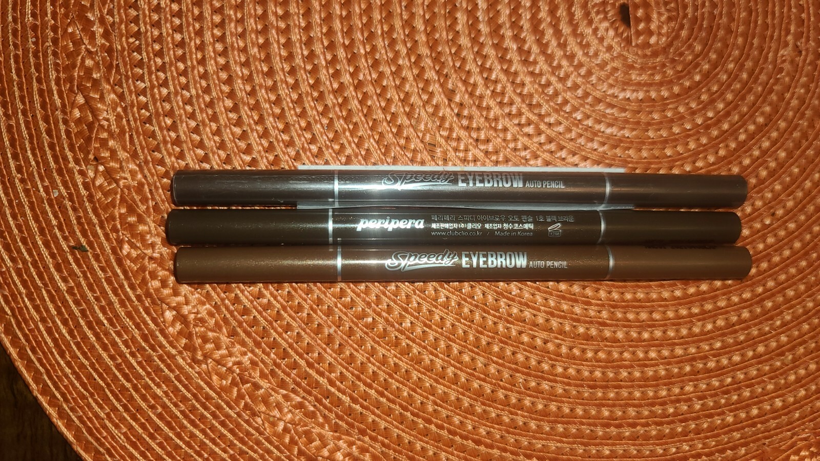 cosméticas maquillaje ojosLínea y definición de cejas 