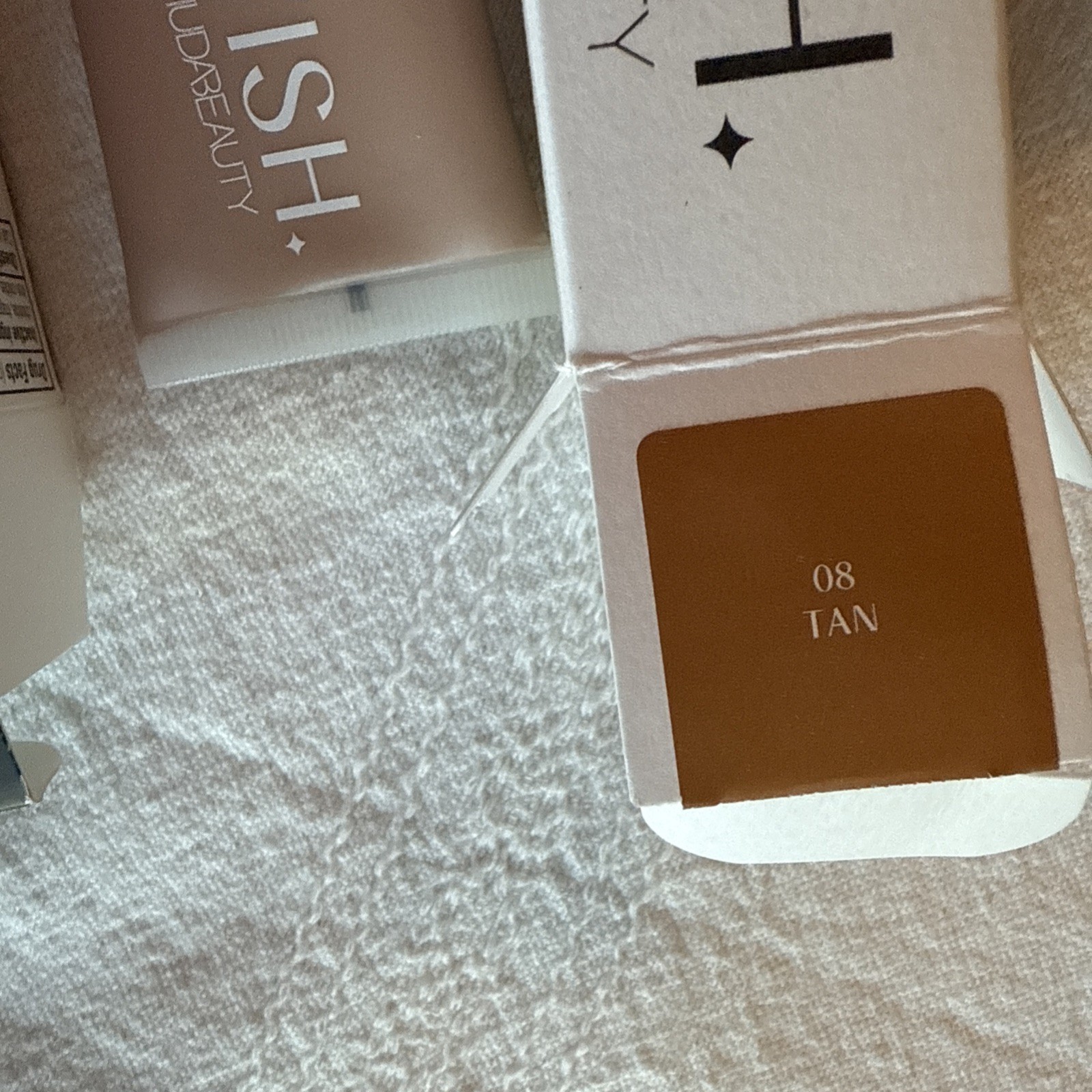 4 Pieces Lot HudaBeauty Skin Tint Bareminerals Foundation, Mineral Fusion