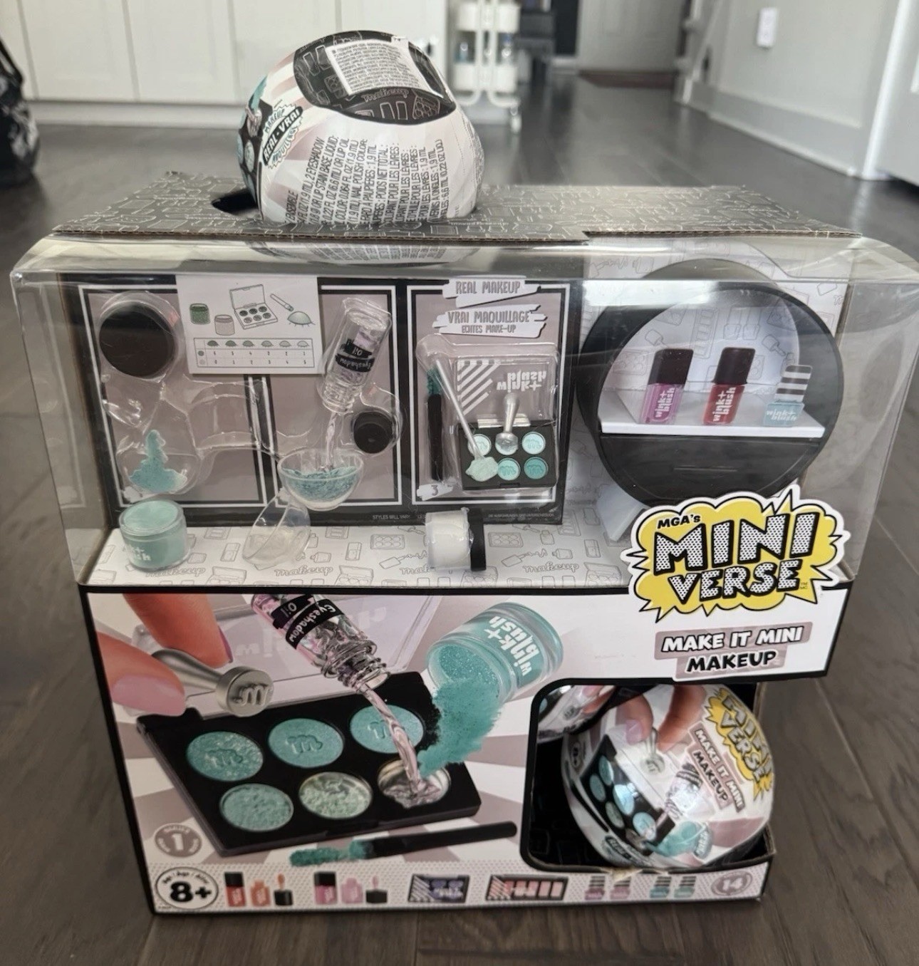 MGA’s Mini Verse Make It Mini Makeup Series 1 Lot Of 14 Balls With The Display