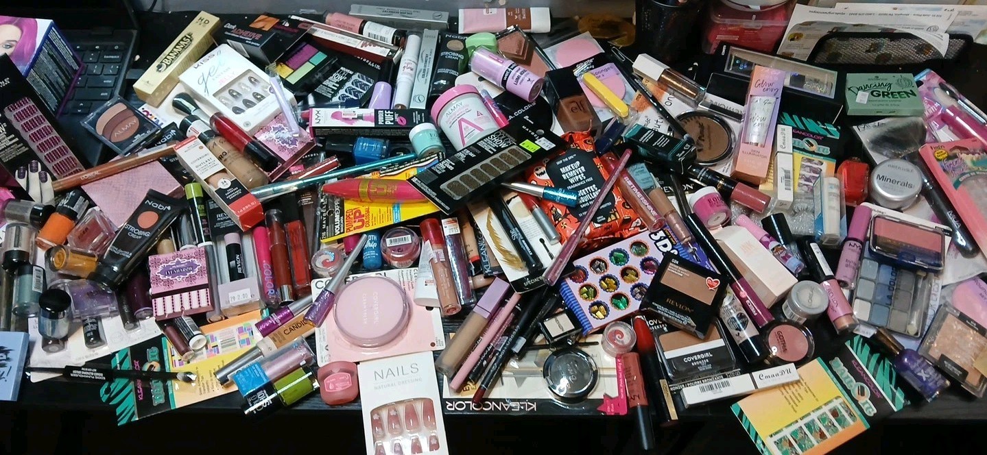 15 Piece Mixed Brand Makeup Lot L: Covergirl Almay NYX Loreal Nabi Amuse – READ