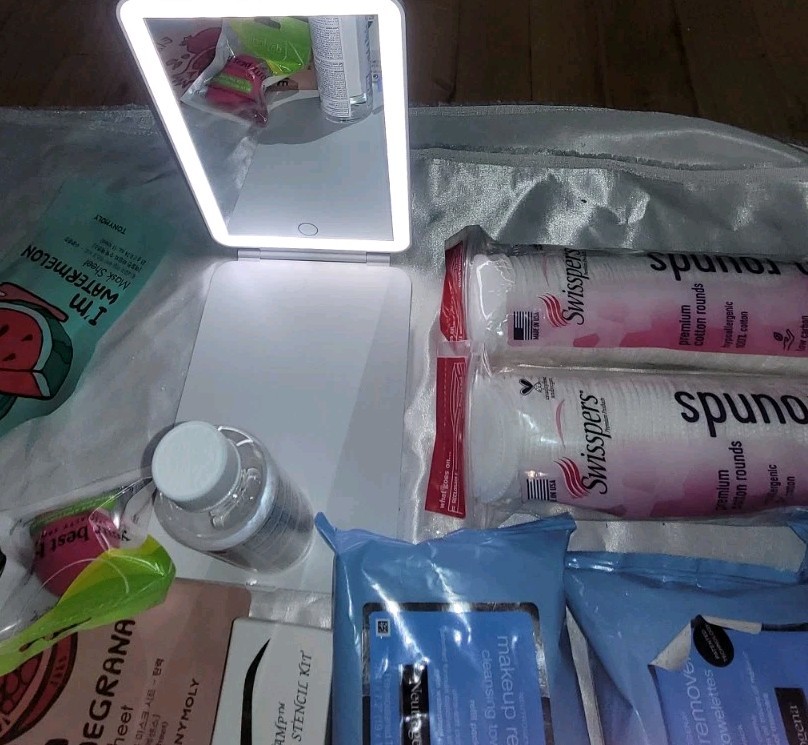 NEUTROGENA, MASKS, CABOODLE BOX &JASON WU, LIGHT MIRROR, GORGEOUS HAIR CLAWS ++
