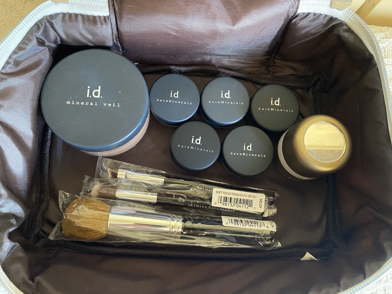 Bare Minerals By Bare Escentuals Makeup Lot w/ White Zip Case SEALED