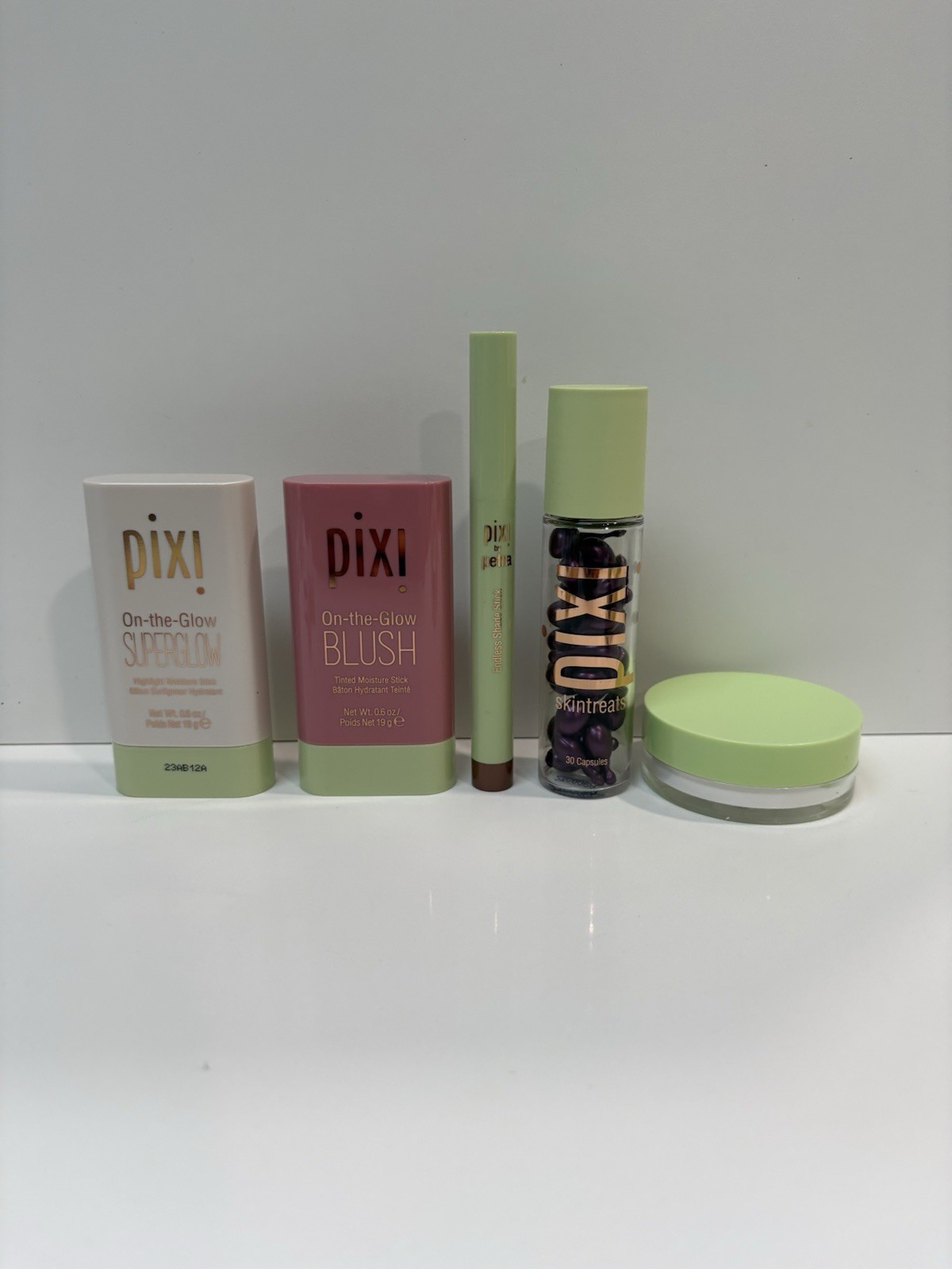 Pixi Beauty Makeup Bundle On-The-Glow Blush SuperGlow H2O SkinVeil & More New