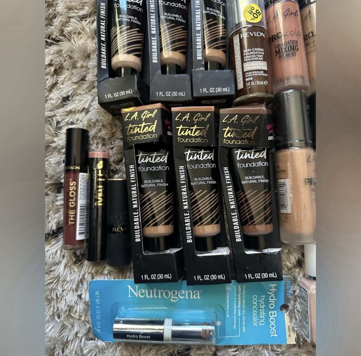 Makeup bundle 45 Items, Brands Include Neutrogena, Covergirl And LA Girl